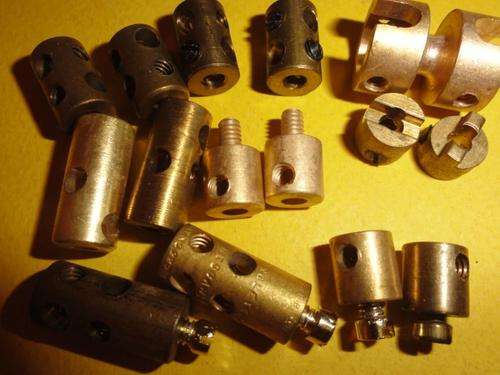 MECCANO ORIGINAL-LOT 22- VARIOUS COUPLINGS, DOGS, etc