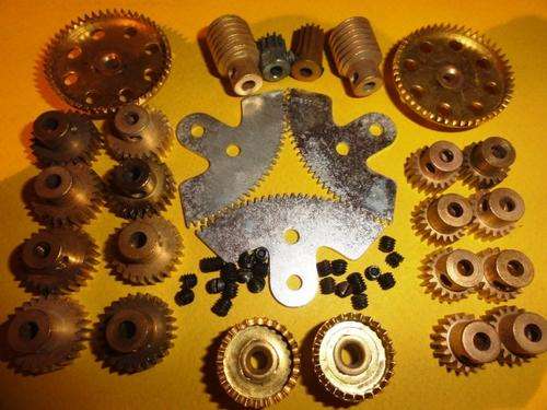 MECCANO-27  VARIOUS GEARS-GENUINE-CLEAN-EXCELLENT