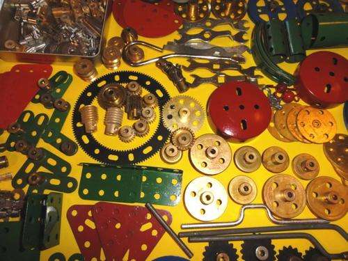 MECCANO-VARIOUS SELECTED QUALITY GENUINE PARTS-EXCELLENT.INST BOOKS ADDED.