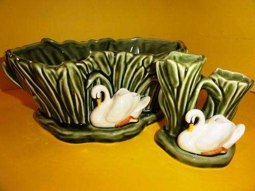SYLVAC PLANT VASE AND POSY VASE WITH SWAN FIGURINE (4394 and 4393)