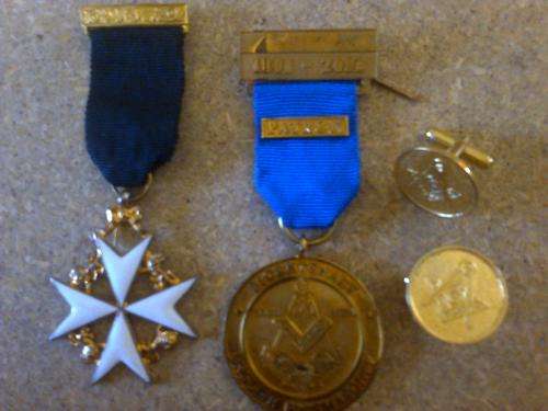 Freemason -Knight of Malta jewel and Bicenrtinary jewel and cufflinks