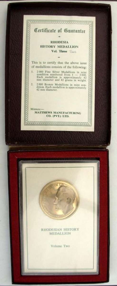 RHODESIA HISTORY MEDALLION (BRONZE/ORIGINAL CASING) IAN D. SMITH 1965
