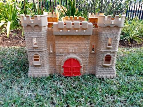 1995 Redbox Medieval Castle