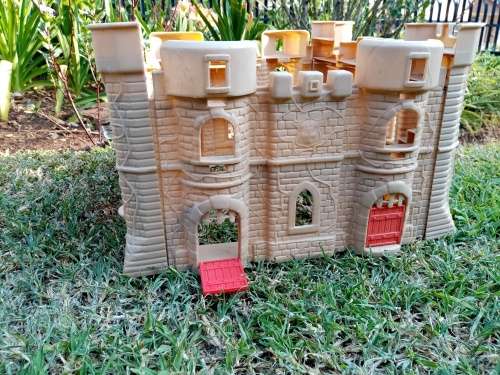 1995 Redbox Medieval Castle