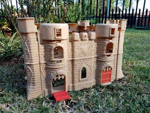 1995 Redbox Medieval Castle