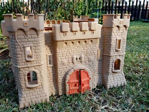 1995 Redbox Medieval Castle