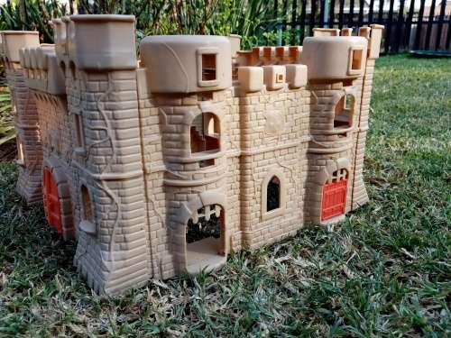 1995 Redbox Medieval Castle