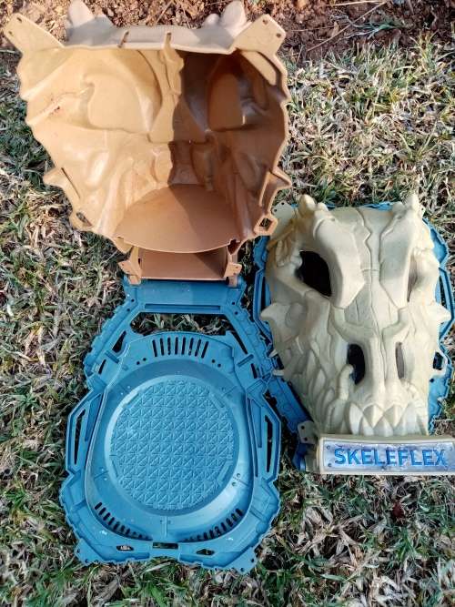 2 Vintage Skeleflex Skulls