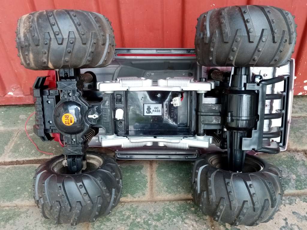 Massive 4 x 4 Truck Radio Control Truck