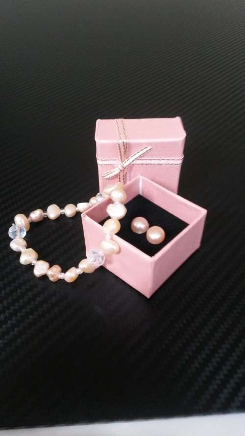 CREAM/PINK-COLOR GENUINE FRESH WATER  PEARL EARRINGS AND BRACELET!!!