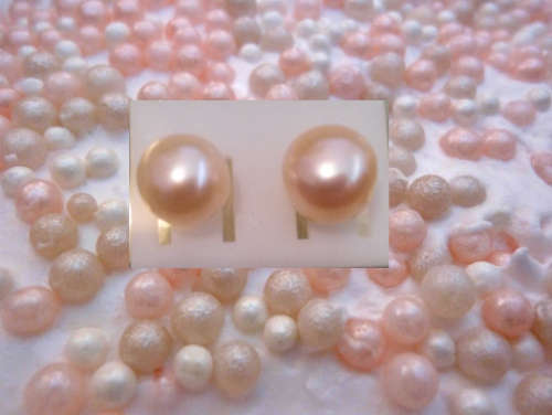 GENUINE FRESH WATER  CREAM./PINK-COLOR PEARL EARRINGS!!!