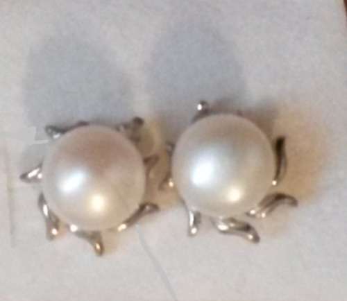 last pair!! GENUINE FRESH WATER PEARL EARRINGS!!!