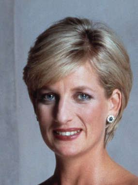 SIMILAR DESIGN TO THE ONES THE ROYALS WEAR. CHOOSE ONE PAIR OF GENUINE FRESH WATER PEARL EARRINGS!!!