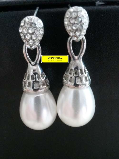 ALWAYS ELEGANT FASHION PEARL EARRINGS!!!