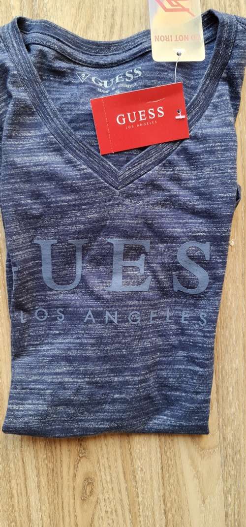 100% Original Guess T-Shirt - Small (Retail R499)