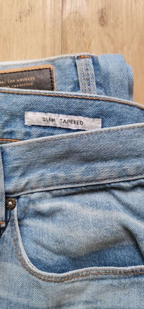 100% Original Guess Jeans - Mens Slim Tapered Jeans Size : W32xL34 (Retail R999)