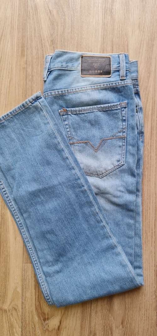 100% Original Guess Jeans - Mens Slim Tapered Jeans Size : W32xL34 (Retail R999)