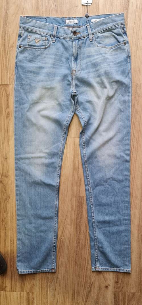 100% Original Guess Jeans - Mens Slim Tapered Jeans Size : W32xL34 (Retail R999)