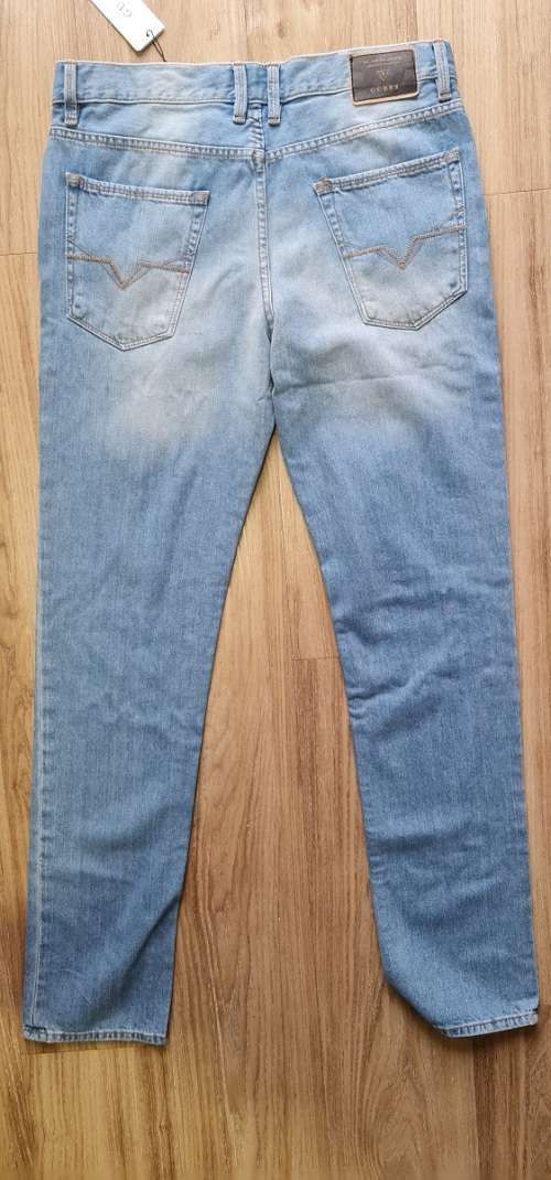 100% Original Guess Jeans - Mens Slim Tapered Jeans Size : W32xL34 (Retail R999)