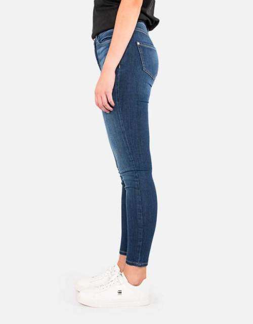 100% Original Guess Ladies Jeans - Guess Size 26 (SA Size 32) RETAIL R999 (High Rise)