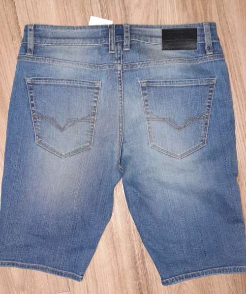 100% Original Guess Jeans Shorts Size 32 (Retail R799)