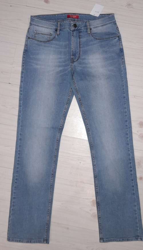 100% Original Guess Jeans - Mens Jeans Size : W32L32 (Retail R1299)