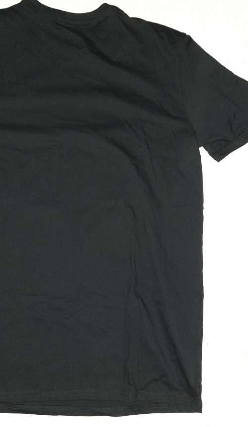 100% Original Mens Guess T-Shirt - Large (Retail R499)