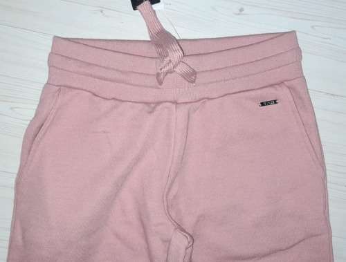 100% Original Guess Ladies Pants - Size Small - RETAIL R899