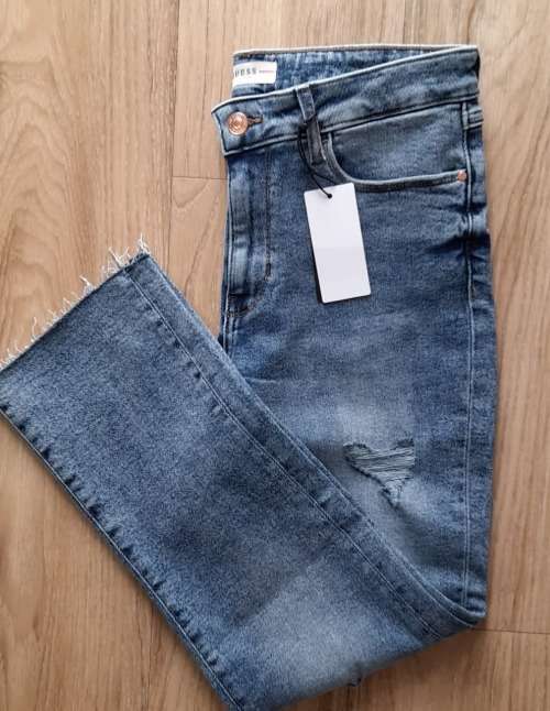 100% Original Guess Ladies Jeans- Guess Size 24 (SA Size 30) RETAIL R999