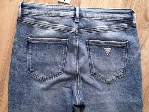 100% Original Guess Ladies Jeans- Guess Size 24 (SA Size 30) RETAIL R999