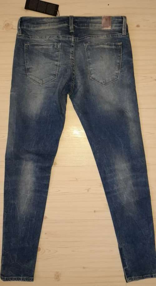 100% Original Guess Ladies Jeans - Guess Size 26 (SA Size 32) RETAIL R999 (Power Skinny Ultra Low)