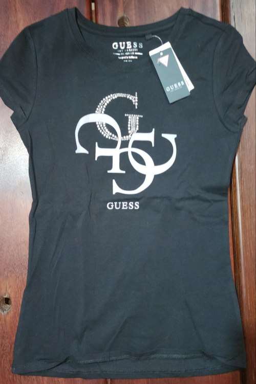 100% Original Guess Ladies T-Shirt - Size Small - RETAIL R699