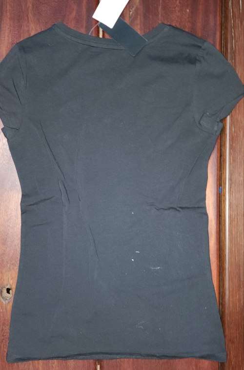 100% Original Guess Ladies T-Shirt - Size Small - RETAIL R699