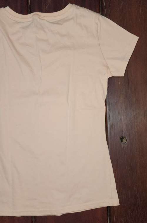 100% Original Guess Ladies T-Shirt - Size Large - RETAIL R699