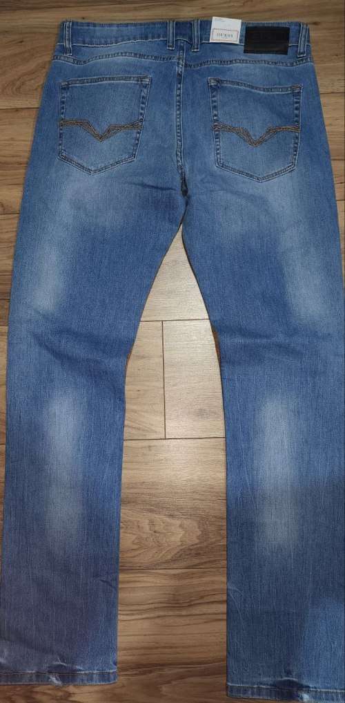 Guess Jeans - Men`s Slim Tapered Jeans Size : W34L32 (Retail R1299)