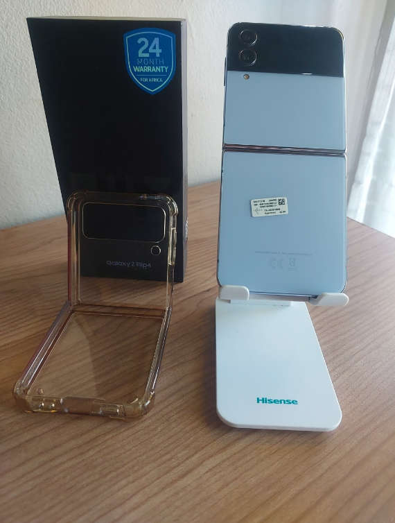 Samsung Z Flip 4 - 256gb - Boxed 9.5 out of 10