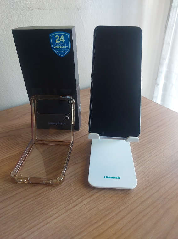 Samsung Z Flip 4 - 256gb - Boxed 9.5 out of 10