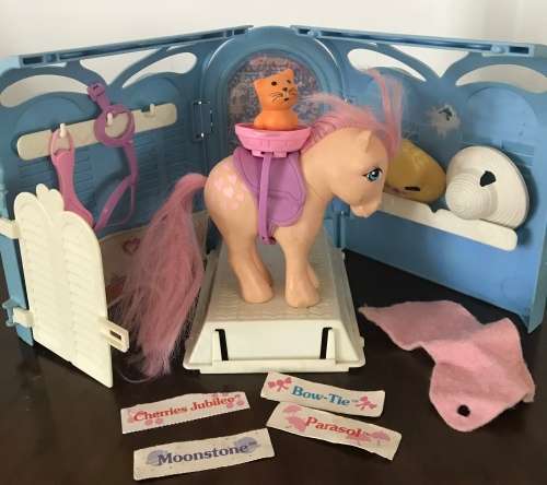 My Little Pony - Pretty Parlor Playset (1983)
