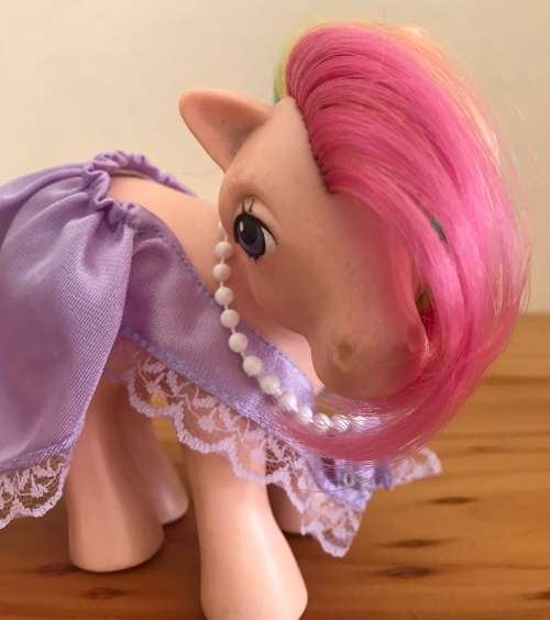 My Little Pony - Pony Wear - Sweetness and Lace (1984) with RARE `pearl` necklace - PONY NOT INCL.