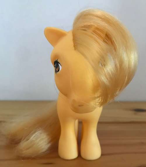My Little Pony - Collector`s Pose - Butterscotch (concave-hoof) (1983)