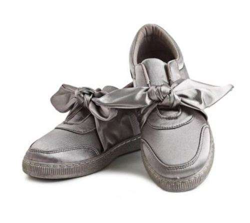 Vibe Ribbon Sneakers