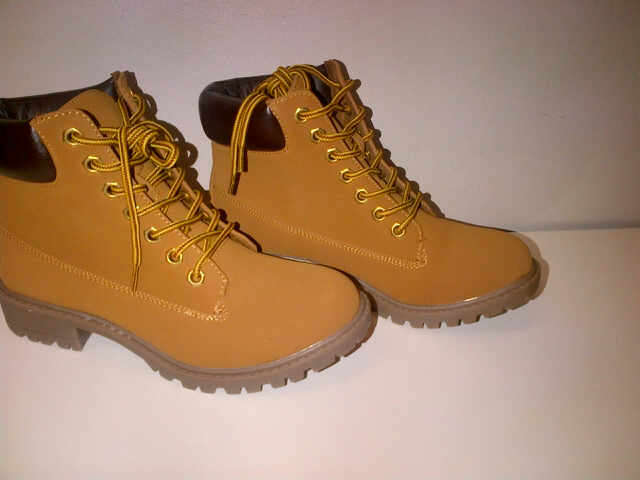 Short Ankle Light Tan Boots