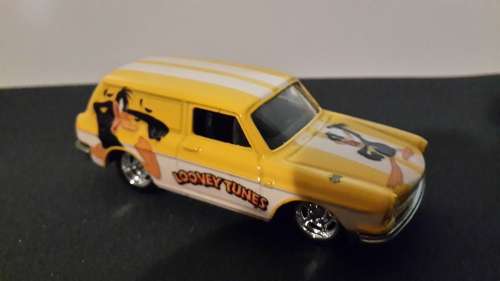 HOT WHEELS Pop Culture - Custom 69 Volkswagen Squareback with Real Riders