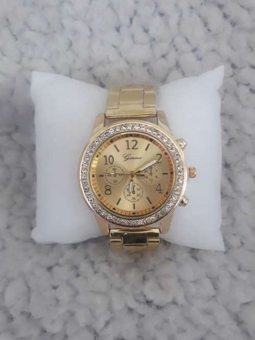 GENEVA CRYSTAL ACCENTED GOLD TONE LADIES WATCH