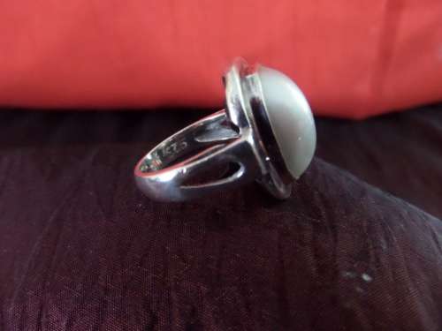 silver 925 interesting ring with pearl (8.4grams)