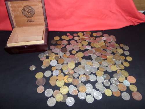 Joblot of 250 South African and International Coins(bid for lot)in wooden box