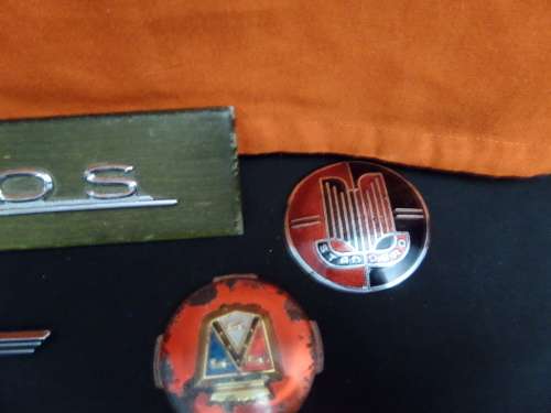 Joblot Old Car Badges(bid for lot)