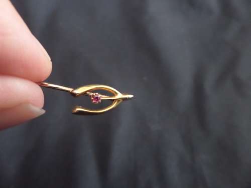 5 ct Hair Pin (Horseshoe with red stone)