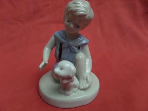 Heritage Porcelain Puppy Love 9cm