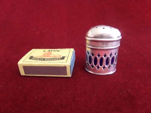 Birmingham Hallmarked Silver 1931-1932 Pepper Holder with blue glass inner